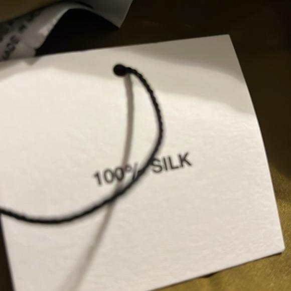 NWT ZARA 100% SILK SLIM SHIRT ZW COLLECTION SIZE S &  M
🚨PRICE FIRM NO DISCOUNT - Picture 3 of 12